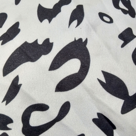 Pre-Made Knotted Head Wrap Color: Black/White - Picture 4 of 4